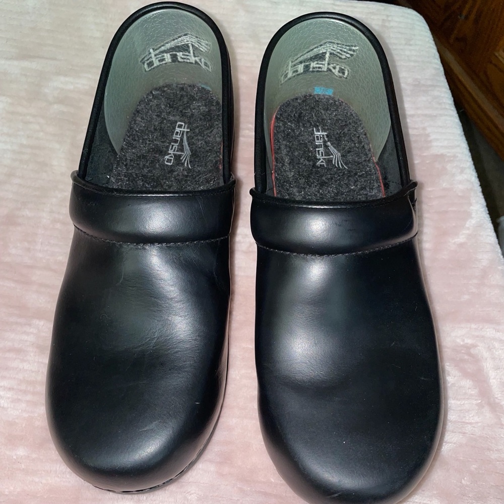 EUC ~ Dansko XP 2.0 Black Pull Up Leather Clogs Size 8.5/9 US Woman’s